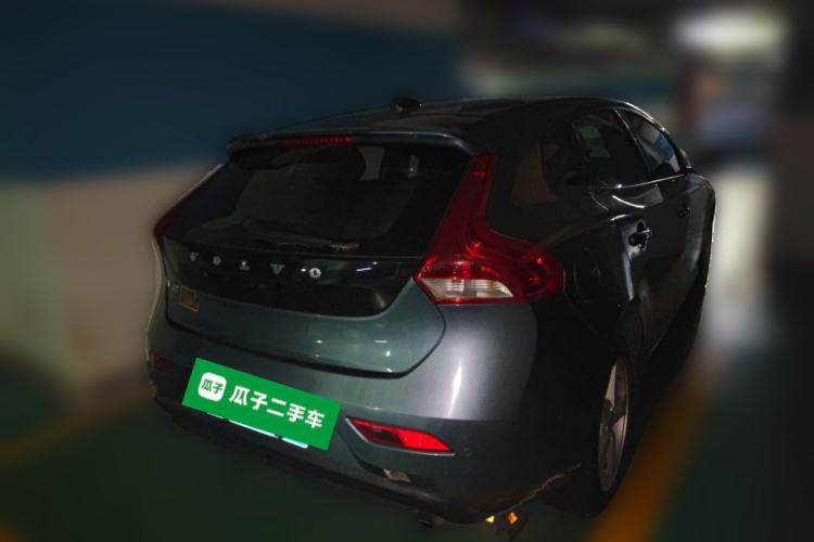 Used Volvo V40 2013 2.0T ZhiShang Version Rear Right 45 Deg