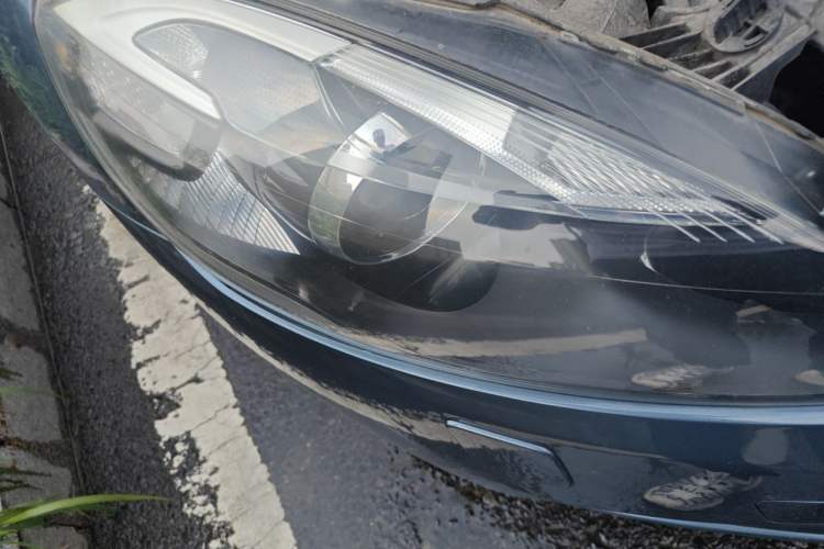 Used Volvo V40 2013 2.0T Zhiya Edition Right Front Headlight