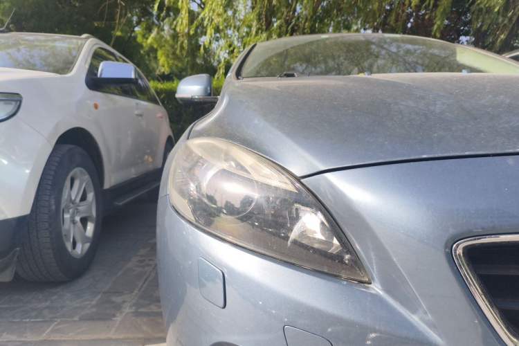 Used Volvo V40 2013 2.0T Zhiya Edition Right Front Headlight