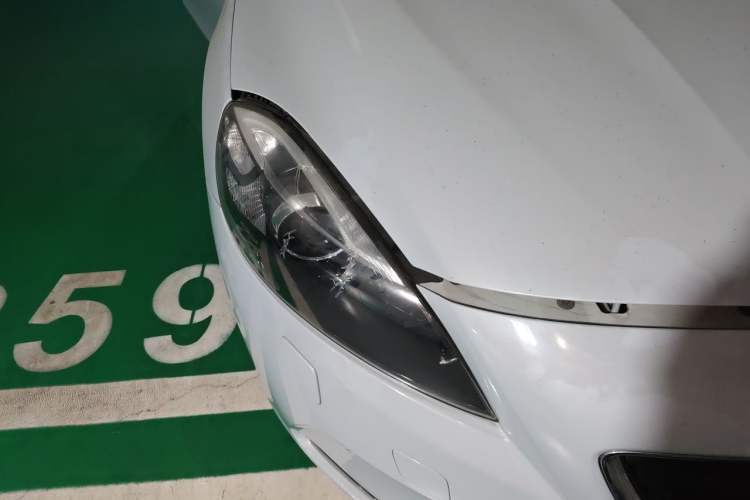 Used Volvo V40 2013 2.0T Zhiya Edition Right Front Headlight