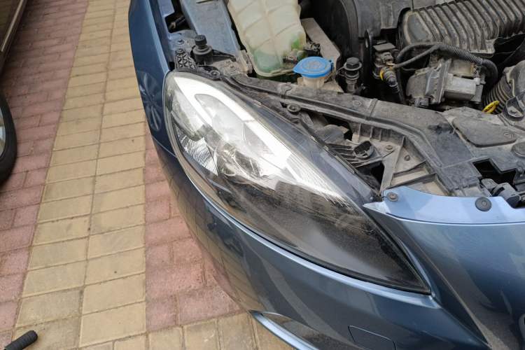 Used Volvo V40 2013 2.0T Zhiyi Edition Right Front Headlight