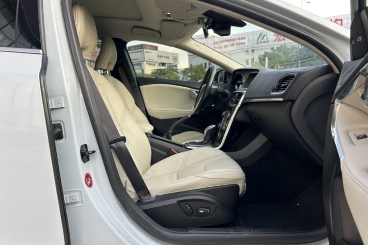 Used Volvo V40 2013 2.0T Zhiya Edition Right Front Seat