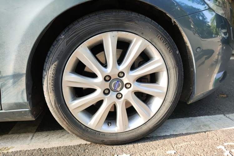 Used Volvo V40 2013 2.0T Zhiya Edition Right Front Wheel Hub