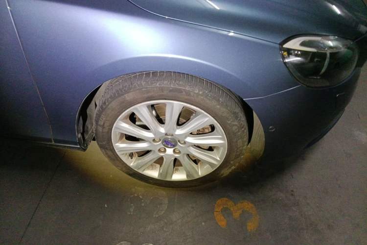 Used Volvo V40 2013 2.0T Zhiya Edition Right Front Wheel Hub