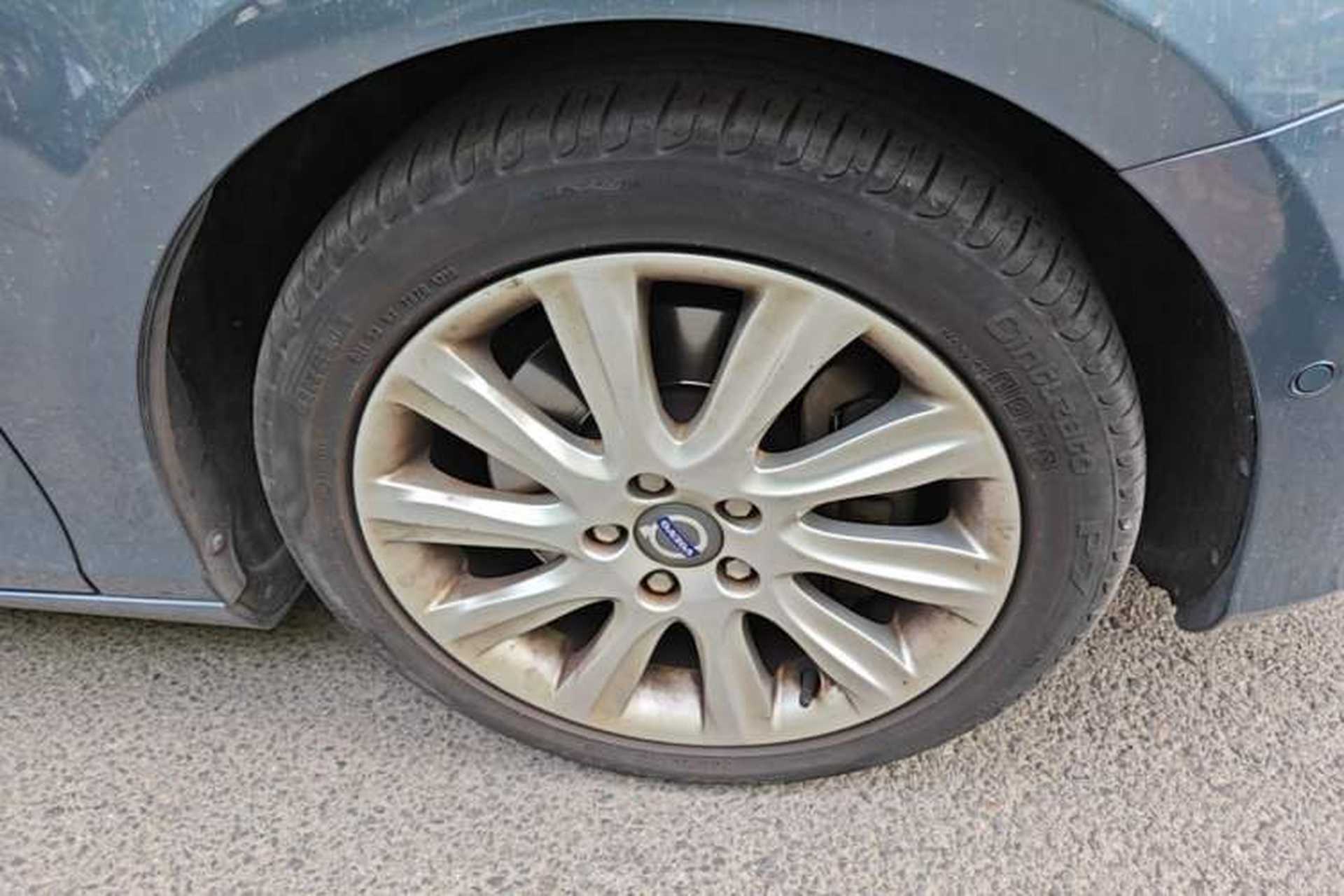 Used Volvo V40 2013 2.0T Zhiya Edition Right Front Wheel Hub