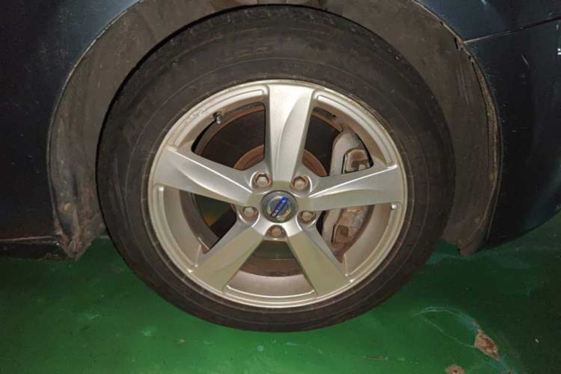 Used Volvo V40 2013 2.0T ZhiShang Version Right Front Wheel Hub