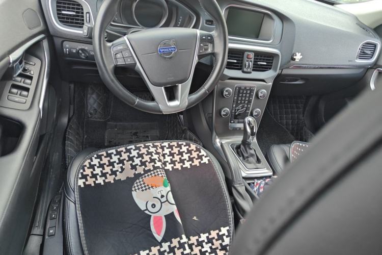 Used Volvo V40 2013 2.0T Zhiya Edition Steering Wheel