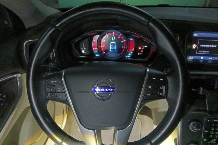 Used Volvo V40 2013 2.0T Zhiya Edition Steering Wheel