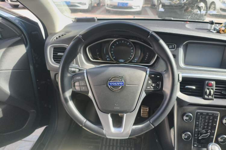 Used Volvo V40 2013 2.0T Zhiya Edition Steering Wheel