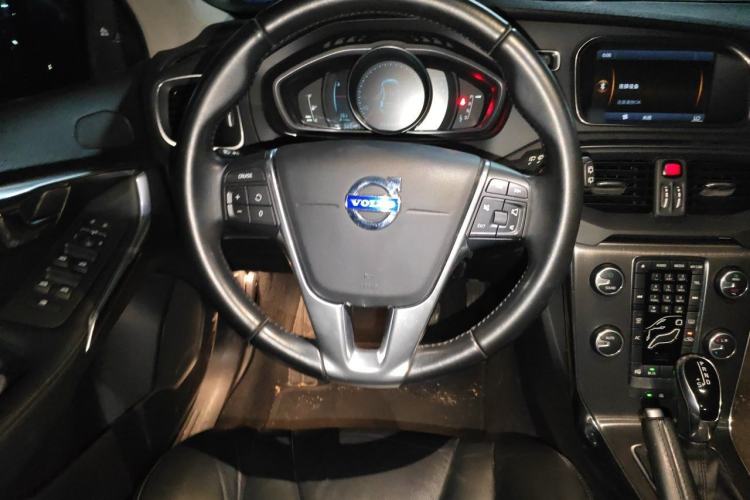 Used Volvo V40 2013 2.0T Zhiya Edition Steering Wheel