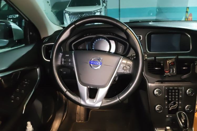 Used Volvo V40 2013 2.0T Zhiya Edition Steering Wheel
