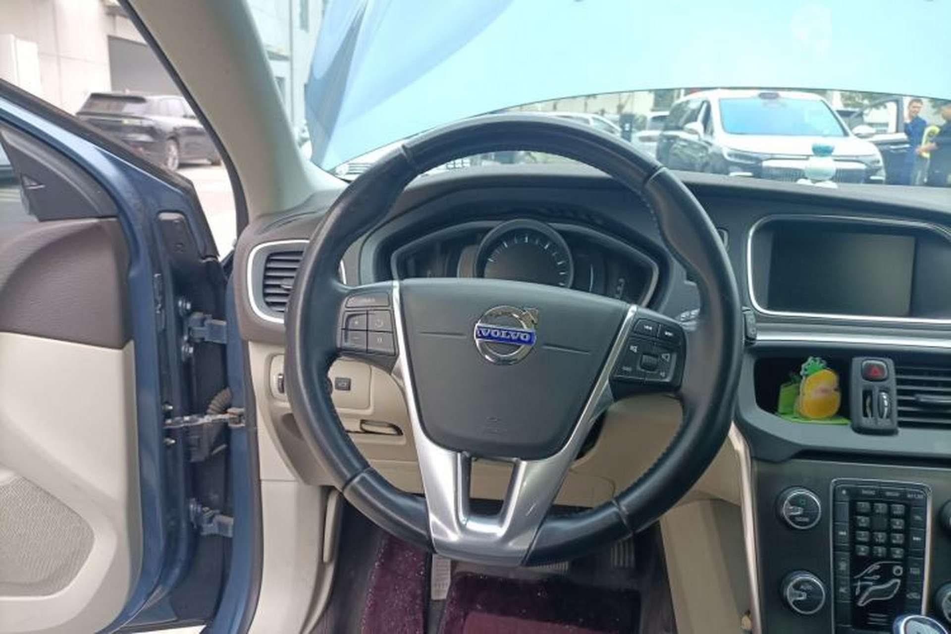 Used Volvo V40 2013 2.0T Zhiya Edition Steering Wheel