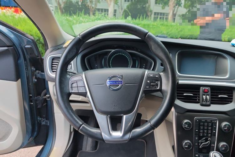 Used Volvo V40 2013 T5 Prestige Edition Steering Wheel