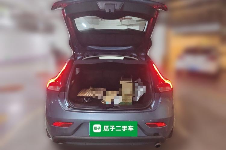 Used Volvo V40 2013 2.0T Zhiyi Edition Trunk