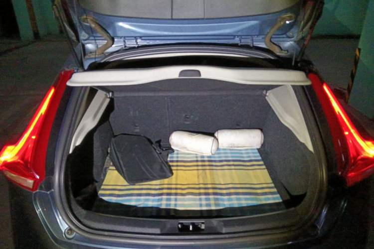 Used Volvo V40 2013 2.0T Zhiya Edition Trunk