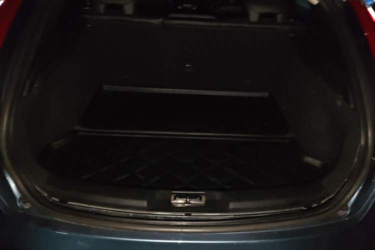 Used Volvo V40 2013 2.0T Zhiya Edition Trunk