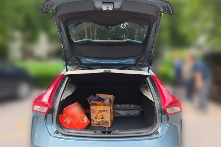 Used Volvo V40 2013 T5 Prestige Edition Trunk