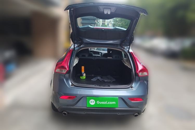 Used Volvo V40 2013 2.0T Zhiya Edition Trunk