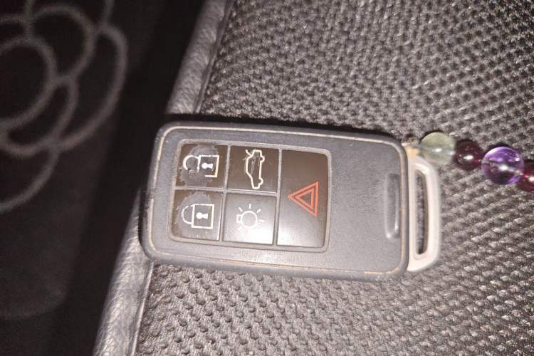 Used Volvo V40 2013 2.0T Zhiyi Edition Vehicle Key