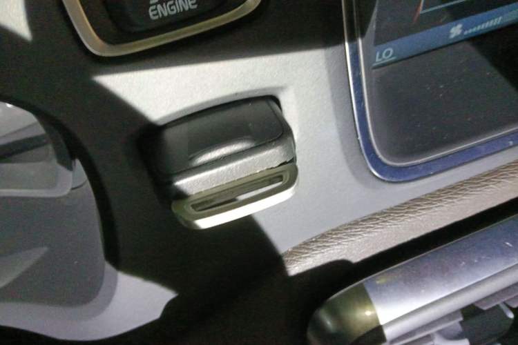 Used Volvo V40 2013 2.0T Zhiya Edition Vehicle Key