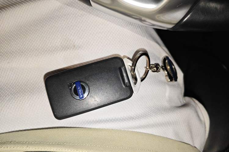 Used Volvo V40 2013 2.0T Zhiya Edition Vehicle Key