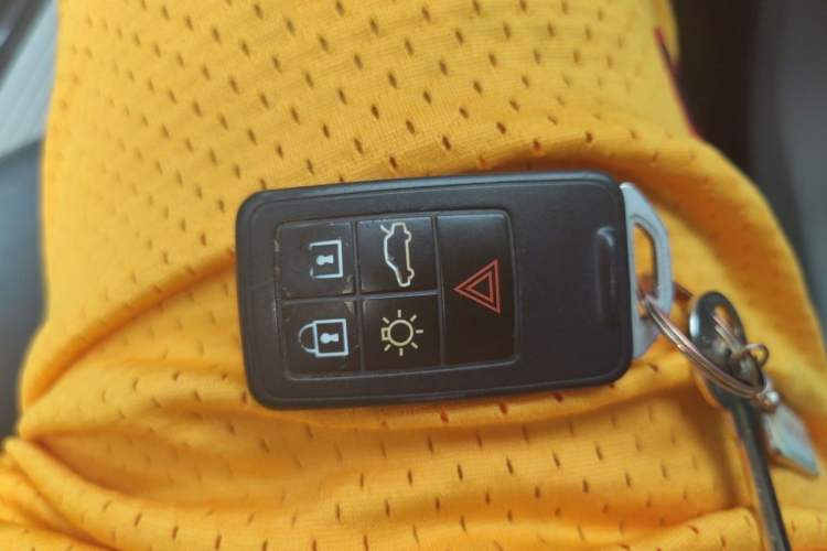 Used Volvo V40 2013 2.0T Zhiya Edition Vehicle Key