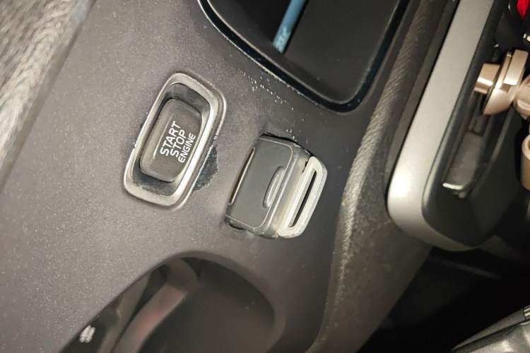 Used Volvo V40 2013 2.0T ZhiShang Version Vehicle Key