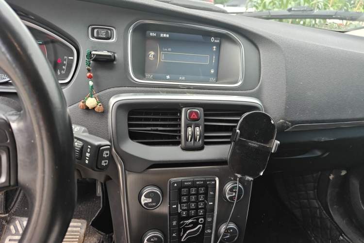 Used Volvo V40 2013 2.0T Zhiya Edition Audio And AC Panel