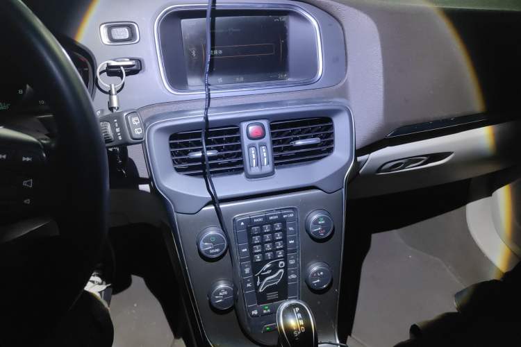 Used Volvo V40 2013 2.0T Zhiya Edition Audio And AC Panel