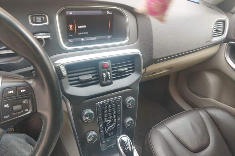 Used Volvo V40 2013 2.0T Zhiya Edition Audio And AC Panel