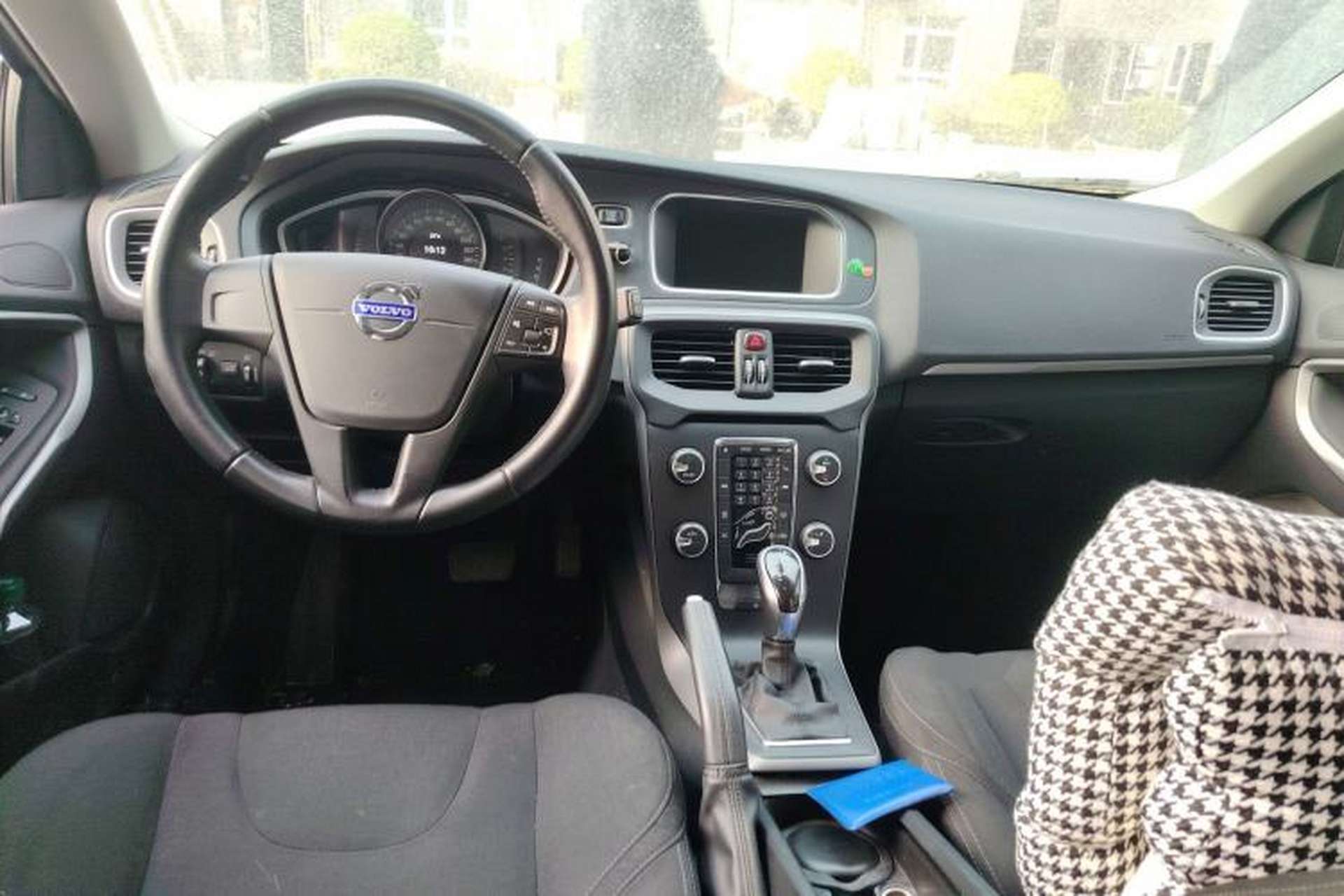 Used Volvo V40 2013 2.0T ZhiShang Version Center Console