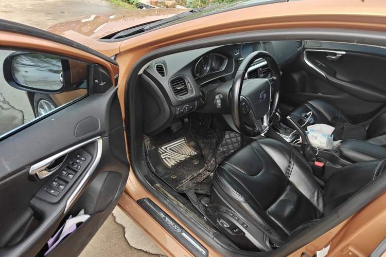 Used Volvo V40 2013 2.0T Zhiya Edition Driver Seat