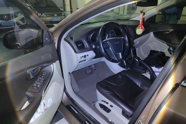 Used Volvo V40 2013 2.0T Zhiya Edition Driver Seat