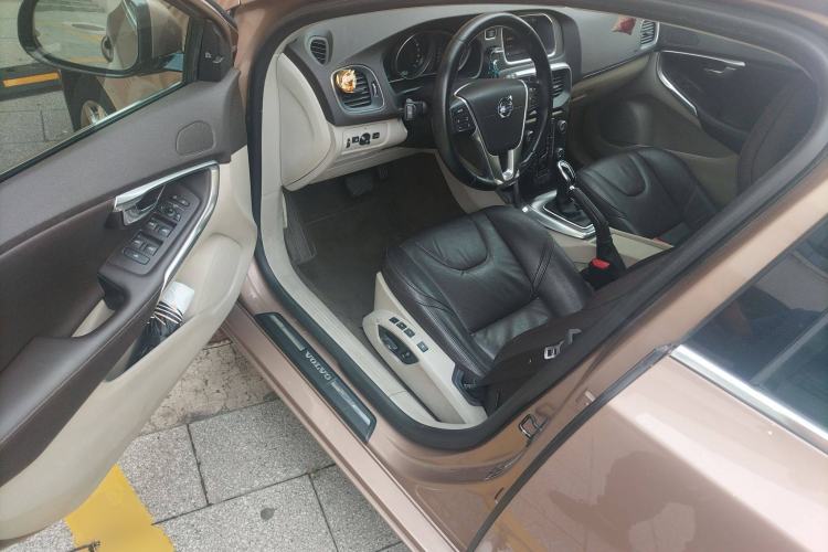 Used Volvo V40 2013 2.0T Zhiya Edition Driver Seat