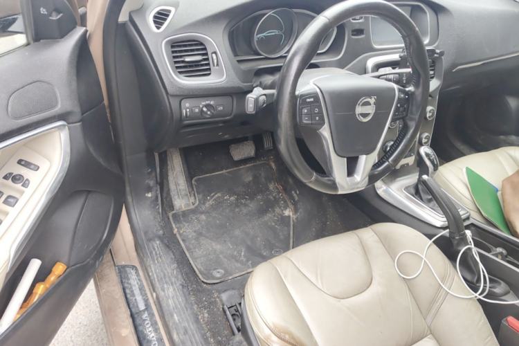 Used Volvo V40 2013 2.0T Zhiya Edition Driver Seat