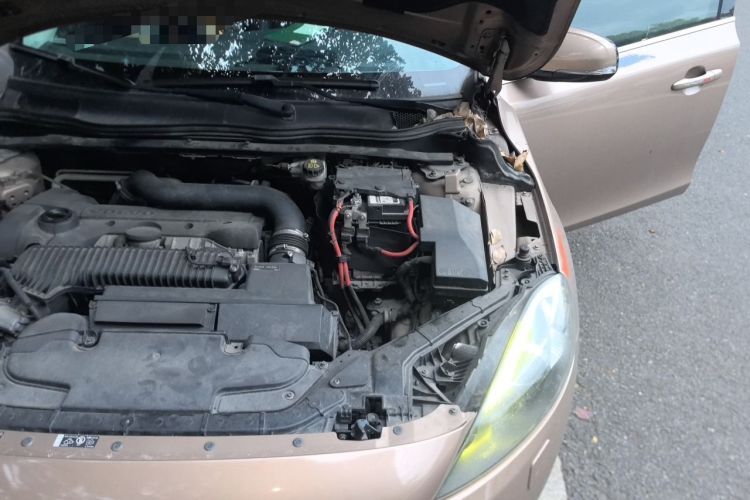 Used Volvo V40 2013 2.0T Zhiya Edition Engine Bay Left