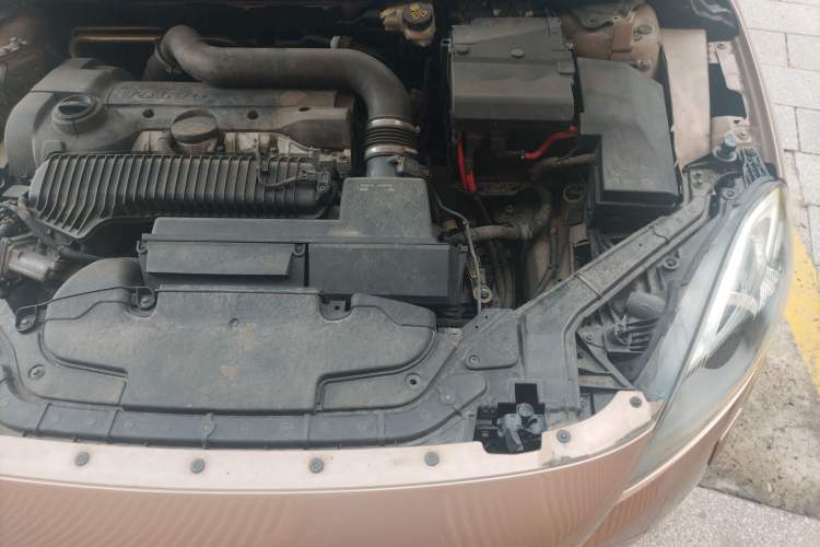 Used Volvo V40 2013 2.0T Zhiya Edition Engine Bay Left