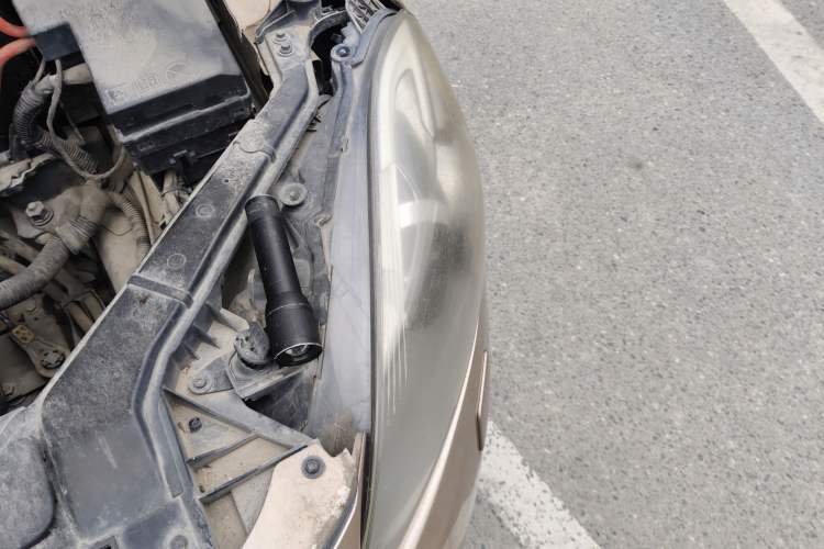 Used Volvo V40 2013 2.0T Zhiya Edition Engine Bay Left