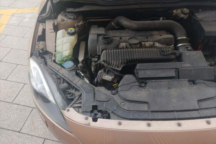 Used Volvo V40 2013 2.0T Zhiya Edition Engine Bay Right
