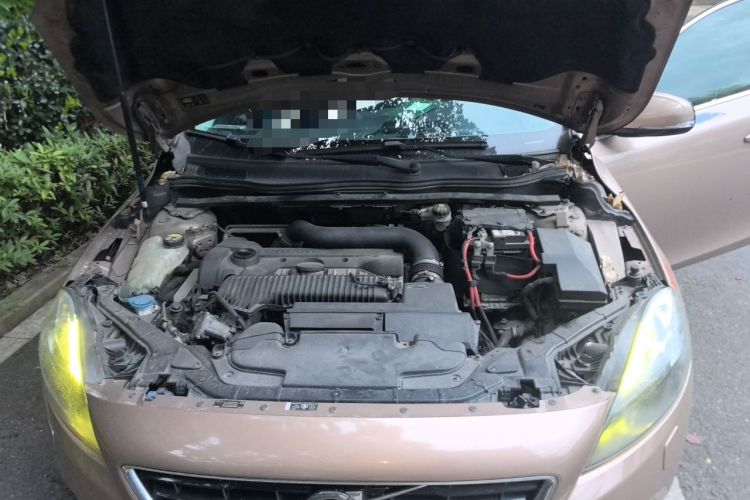 Used Volvo V40 2013 2.0T Zhiya Edition Engine Bay