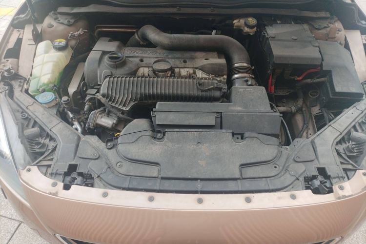 Used Volvo V40 2013 2.0T Zhiya Edition Engine Bay