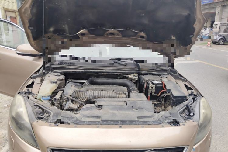 Used Volvo V40 2013 2.0T Zhiya Edition Engine Bay