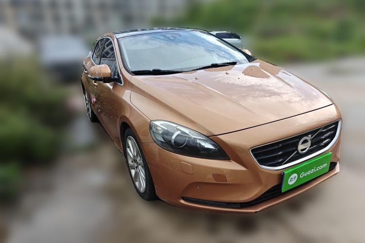 Used Volvo V40 2013 2.0T Zhiya Edition Front Right 45 Deg