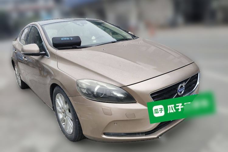 Used Volvo V40 2013 2.0T Zhiya Edition Front Right 45 Deg