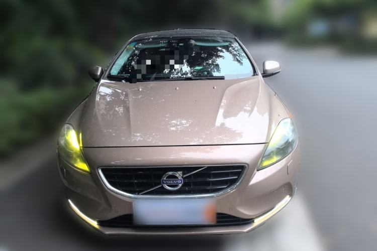 Used Volvo V40 2013 2.0T Zhiya Edition Front