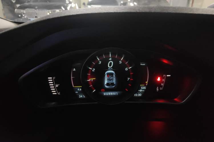 Used Volvo V40 2013 2.0T Zhiya Edition Instrument Cluster