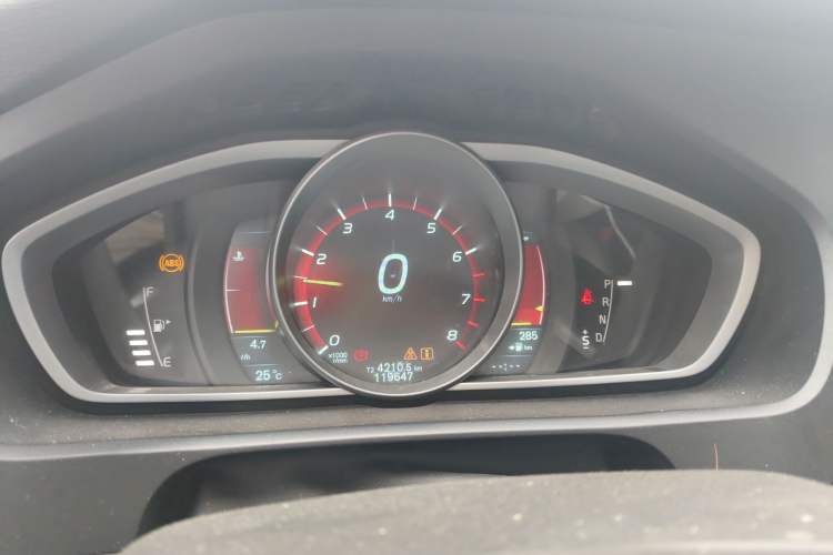 Used Volvo V40 2013 2.0T Zhiya Edition Instrument Cluster