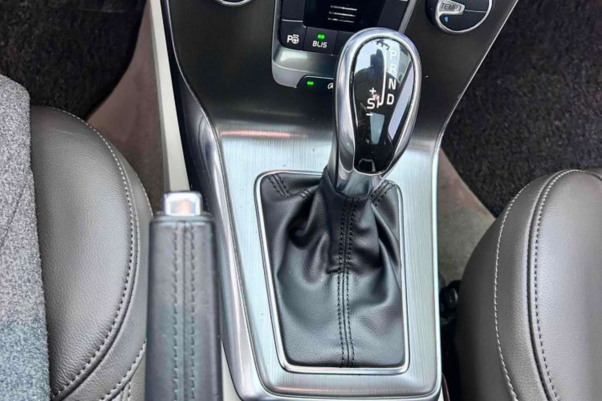 Used Volvo V40 2013 2.0T Zhiya Edition Interior 11