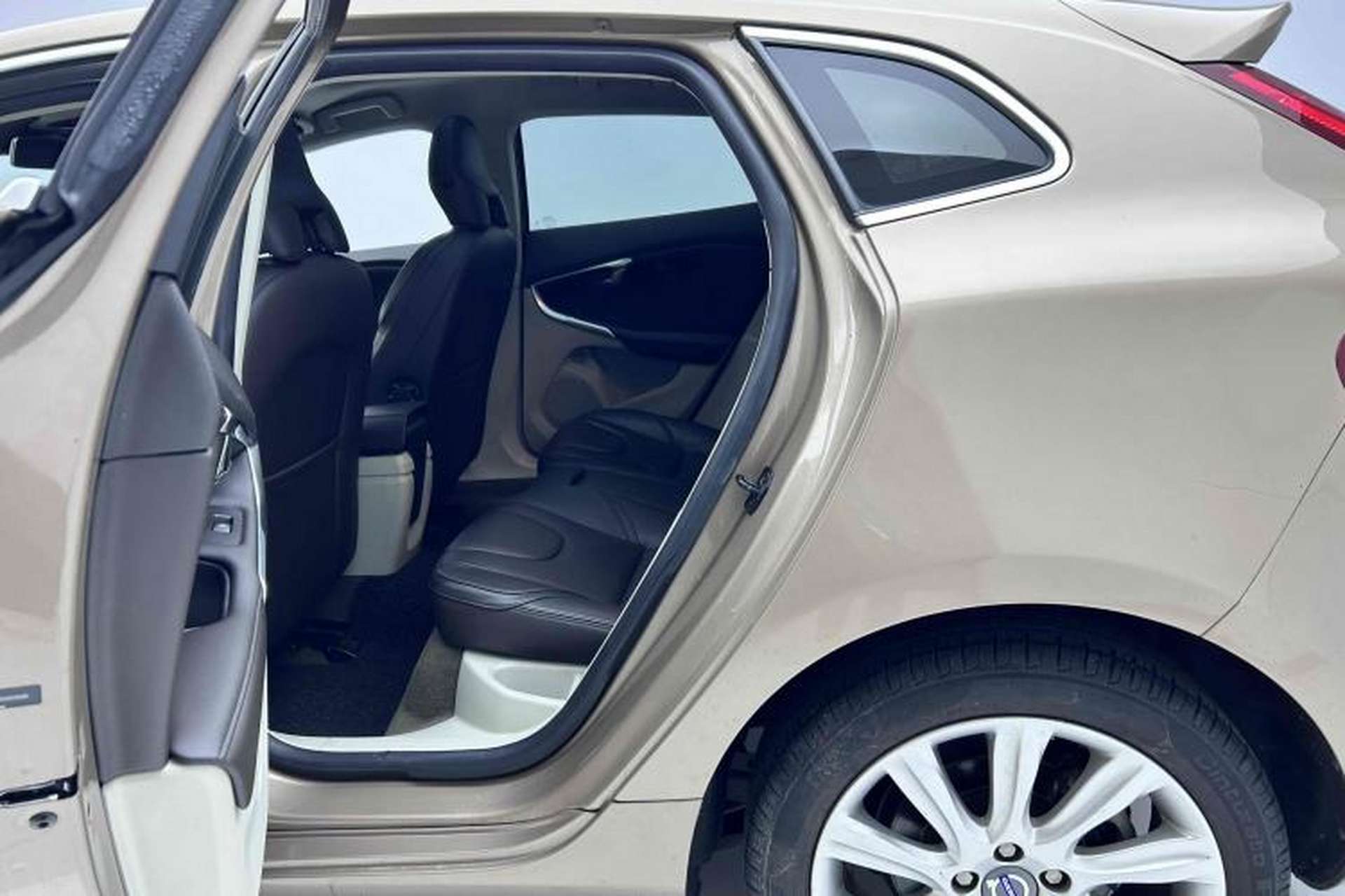 Used Volvo V40 2013 2.0T Zhiya Edition Interior 2