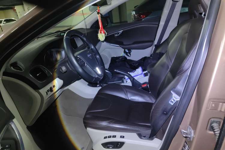Used Volvo V40 2013 2.0T Zhiya Edition Left Front Seat